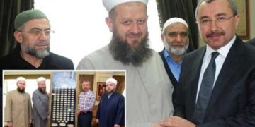 AKP’li Başkan, 6 yaşındaki kızını evlendiren Yusuf Ziya Gümüşel’i makamında ağırlamış!