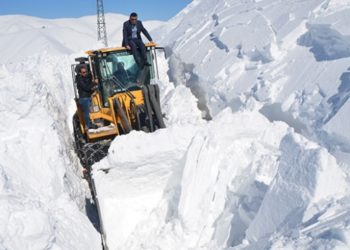 Hakkari’deki 43 yerleşim biriminin yolu açıldı