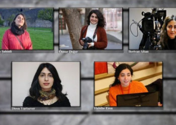 Kadın gazetecilere çıplak aramaya takipsizlik kararı