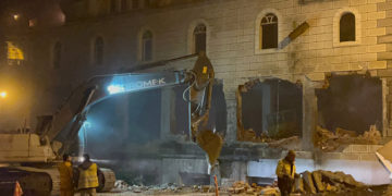 AKP cami yıkan parti olarak tarihe geçecek: 27 yıllık cami, gece geç saatlerde iş makineleriyle yıkıldı