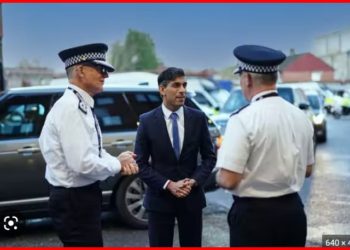 Polis, emniyet kemeri takmayan İngiltere Başbakanına ceza kesti