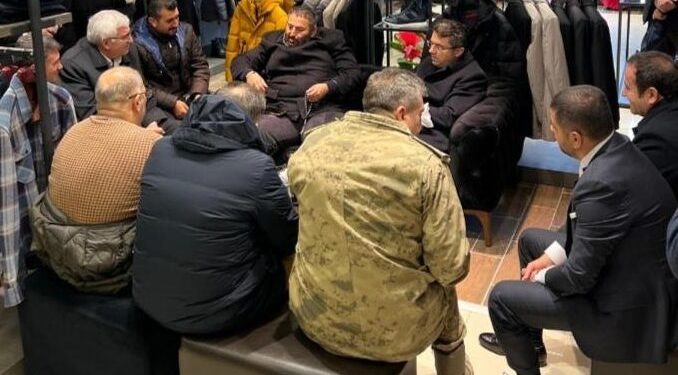 Vali Memiş, fotoğrafı savundu: Devlet adamlığını sizden mi öğreneceğiz?