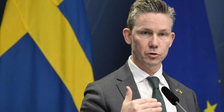 İsveç Savunma Bakanı, Akar’ı yalanladı: ABD üssünde görüştük, erteledik