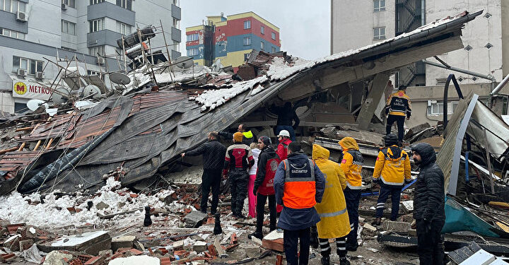 Milletvekili Şahin yardım çağrısı: Hatay’da cenazelerimiz kaldırımlarda kalıyor, AFAD yok!