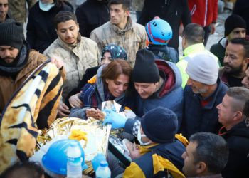 Mesude öğretmen 49 saat sonra enkazdan sağ olarak kurtarıldı
