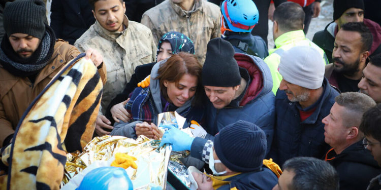 Mesude öğretmen 49 saat sonra enkazdan sağ olarak kurtarıldı