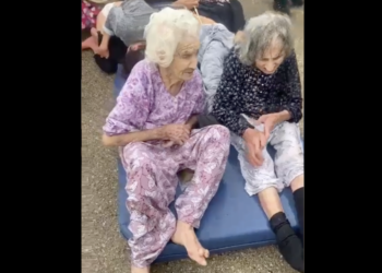 Görüntüler infiale neden oldu: Bakımevindeki yatalak vatandaşlar kar altında yardım bekliyor