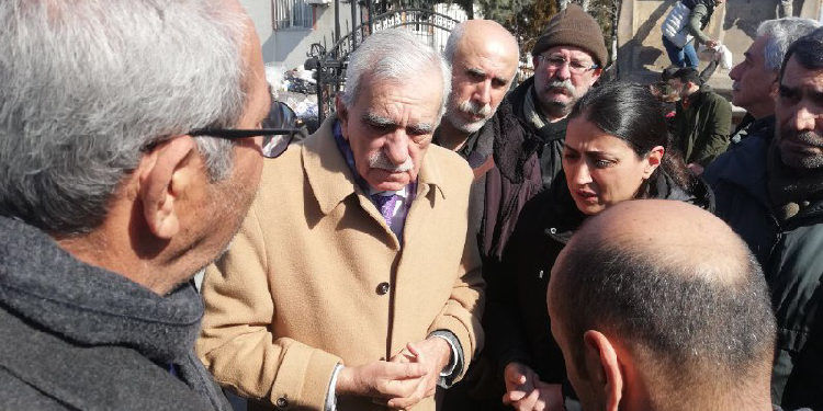 Depremde 17 yakınını kaybeden Ahmet Türk: Ortada devlet diye bir şey yok