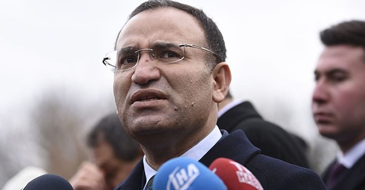 Bekir Bozdağ’ı protesto eden depremzedeler gözaltına alındı