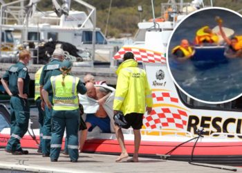 Balıkçılar denizde soğutucuya tutunarak yardım bekledi