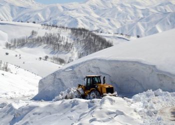 Doğu Anadolu kar ve tipiye teslim oldu