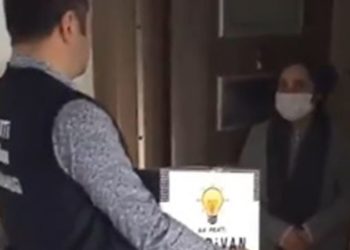 Eski Bakan Fikri Sağlar: Vatandaşın yolladığı yardım kolilerine AKP logosu yapıştırıyorlar