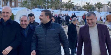 AKP’liler deprem bölgesinde kahkaha atıyor. Hiçmi utanmıyor sunuz?