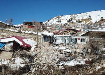 130 haneli köyde sadece 20 ev ayakta kaldı