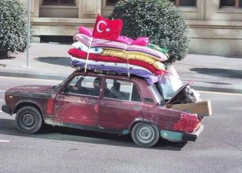 Yorgan ve döşekleri yükleyip Azerbaycan’dan Türkiye’deki ‘gardaşları’ için yola çıktı!