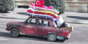 Yorgan ve döşekleri yükleyip Azerbaycan’dan Türkiye’deki ‘gardaşları’ için yola çıktı!