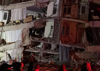 Depremde bilanço ağırlaşıyor: Hayatını kaybeden insan sayısı 284’e yükseldi