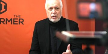 Avustralya’nın tanınmış TV spikerlerinden Donikian’dan çağrı: Ağır kış şartları,deprem mağrurlarına destek verelim